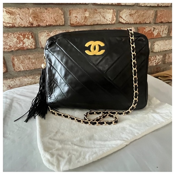 Authentic Vintage Chanel Black Leather Women Shoulder Handbag - Picture 2 of 14